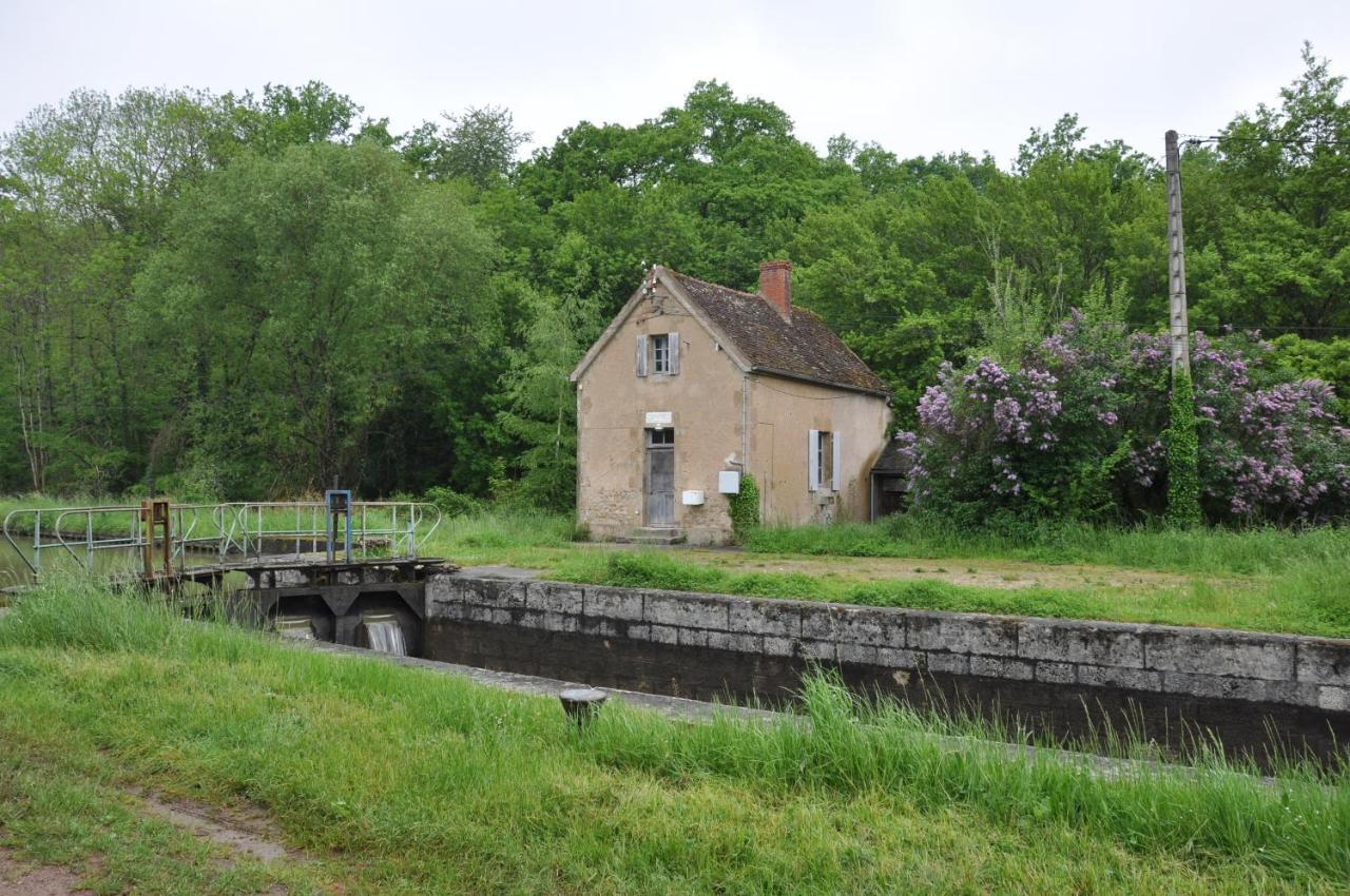 Canal Du Nivernais Gites Le Champ Radis Marigny-sur-Yonne Exterior foto
